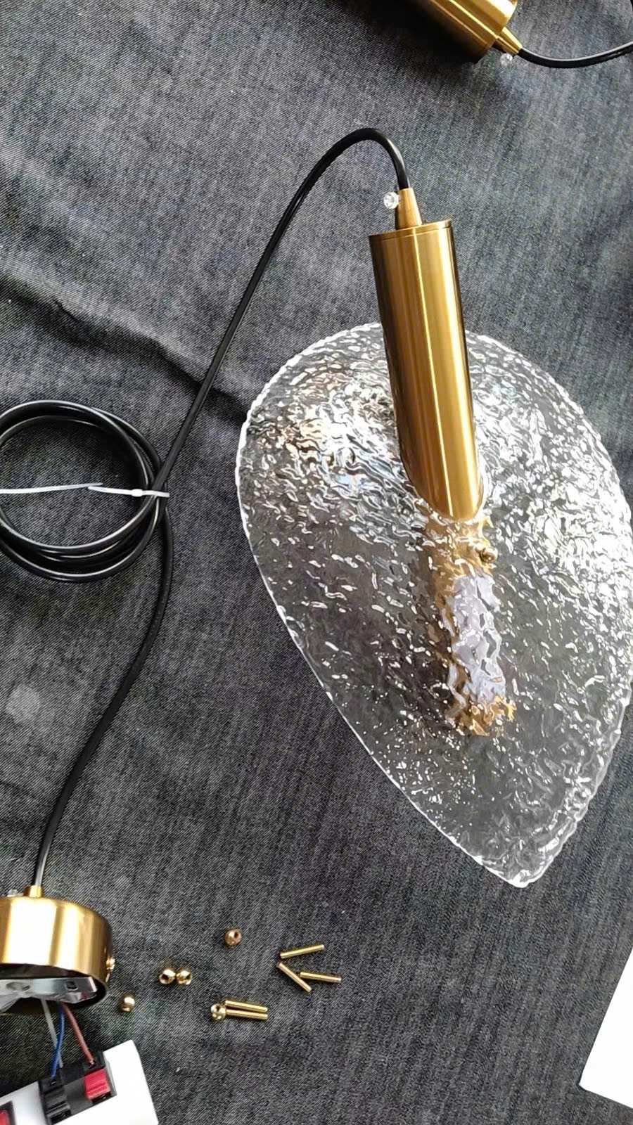 ĐT260680 Đèn Thả Trang Trí Phiến Lá Elan (7).jpg