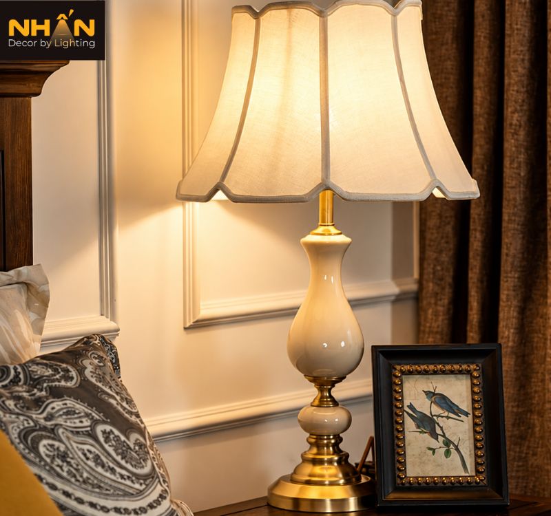 Đèn bàn cổ điển sản xuất theo yêu cầu cho không gian sống cao cấp